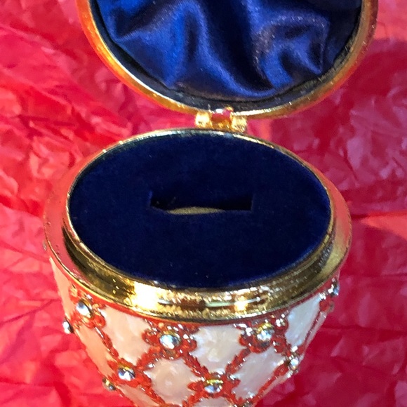 Crystallized Fabrage Egg Ring Box - Picture 5 of 11